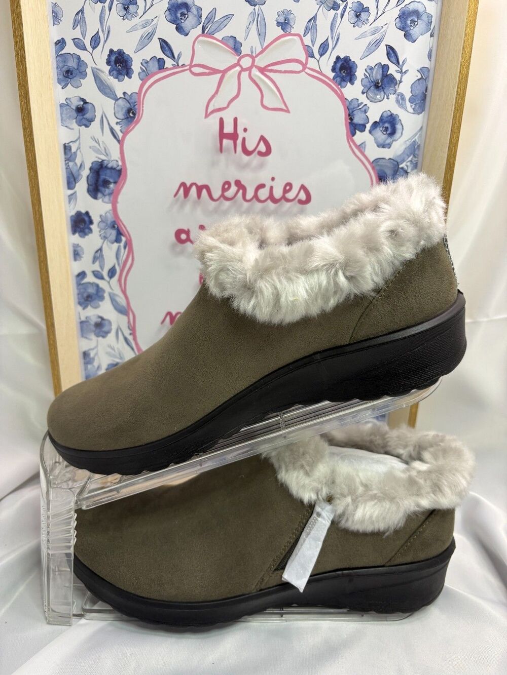 BZees Women’s Cozy Faux Fur Booties Size 9.5 Olive Green Slip On Comfort Lightwe